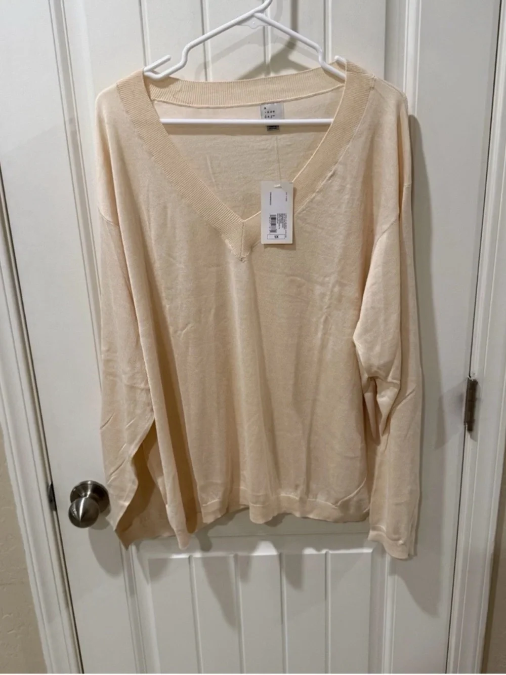 A New Day Cream V-Neck Sweater Women’s 1X Lightweight Knit NWT
